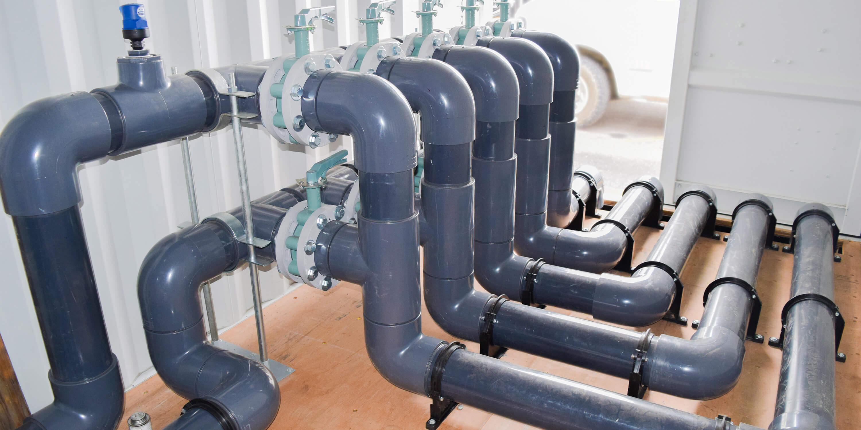 manifold pump in container for greenhouse